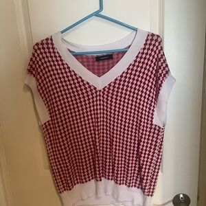 Like new! Sleeveless sweater!